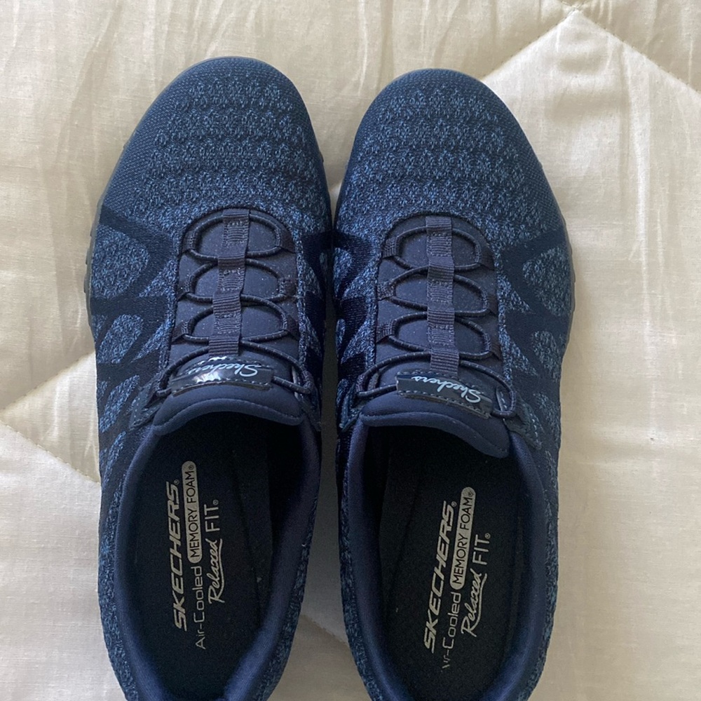 Sketchers size 9